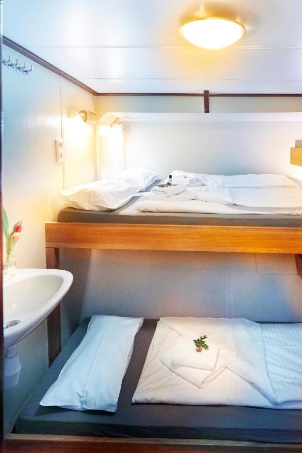 Hotel Segelschiff Loth Lorien Amburgo Esterno foto