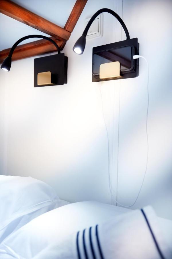 Hotel Segelschiff Loth Lorien Amburgo Esterno foto