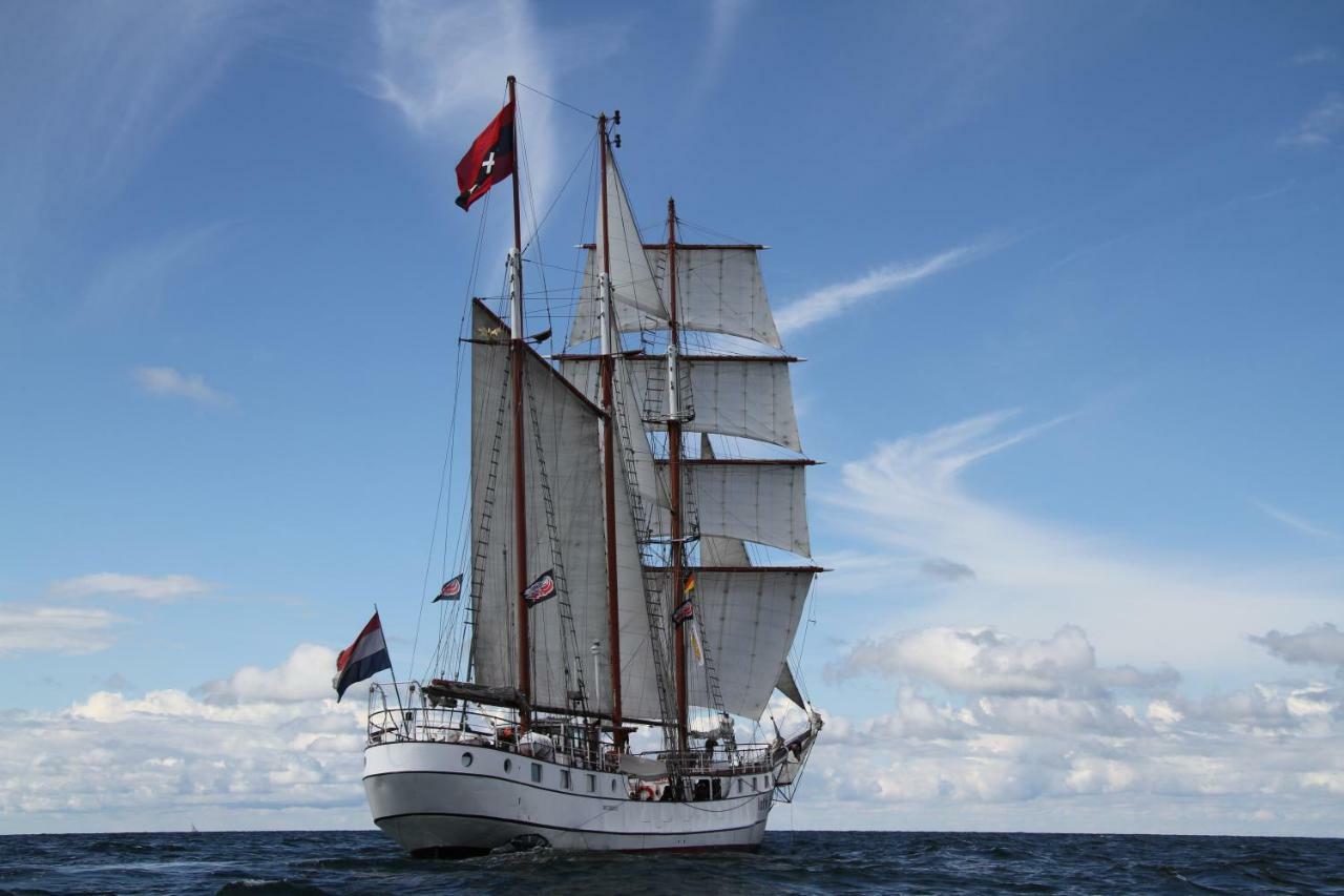 Hotel Segelschiff Loth Lorien Amburgo Esterno foto