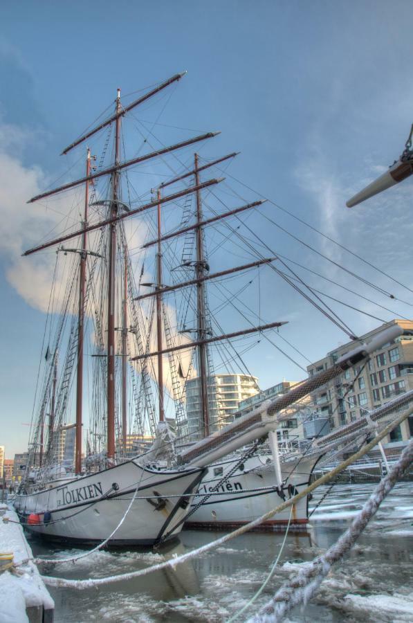 Hotel Segelschiff Loth Lorien Amburgo Esterno foto