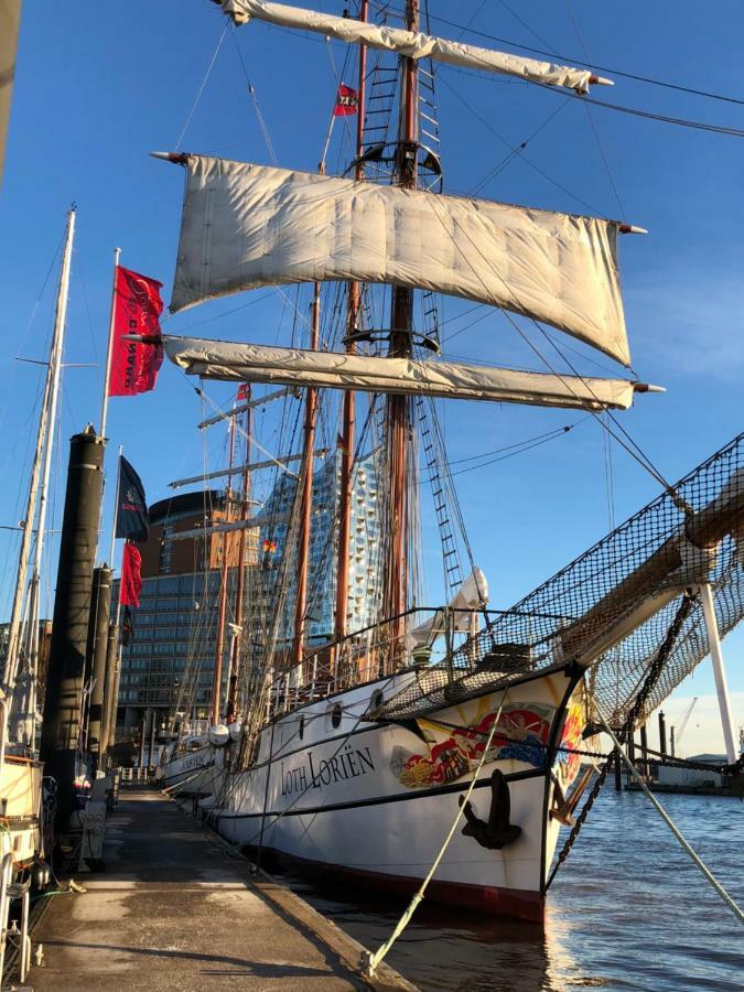 Hotel Segelschiff Loth Lorien Amburgo Esterno foto