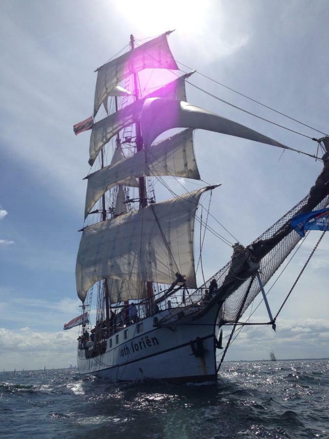 Hotel Segelschiff Loth Lorien Amburgo Esterno foto