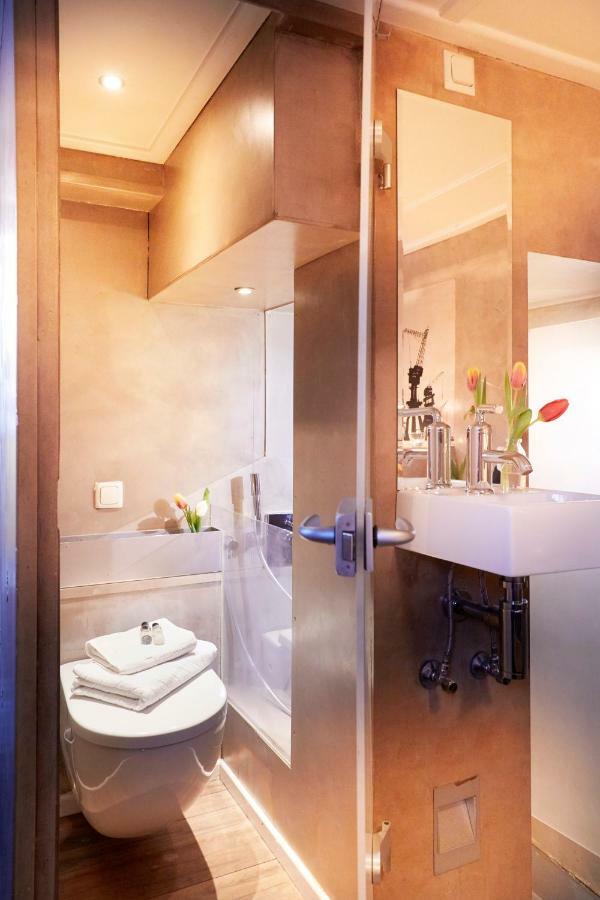 Hotel Segelschiff Loth Lorien Amburgo Esterno foto