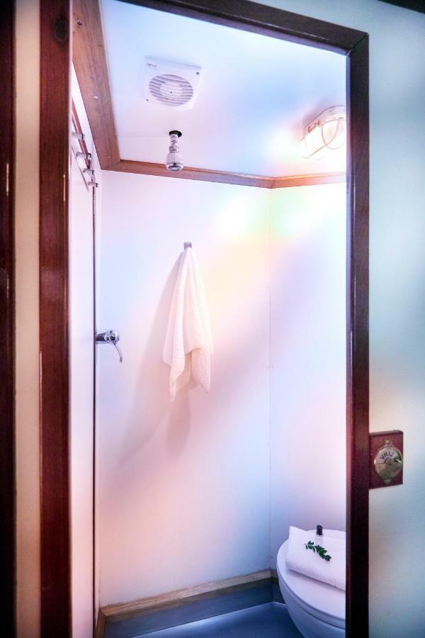 Hotel Segelschiff Loth Lorien Amburgo Esterno foto