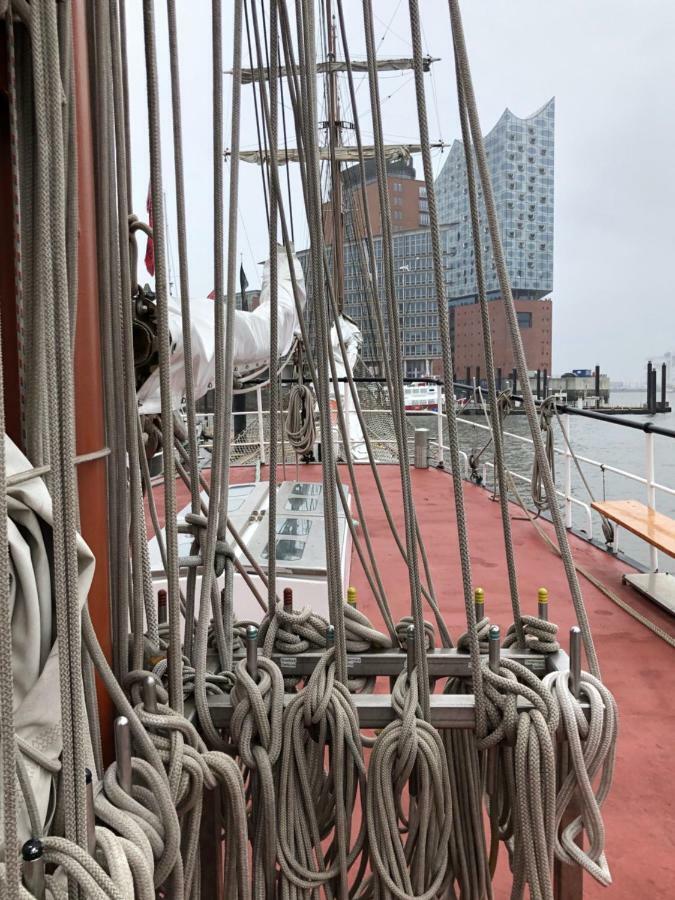 Hotel Segelschiff Loth Lorien Amburgo Esterno foto