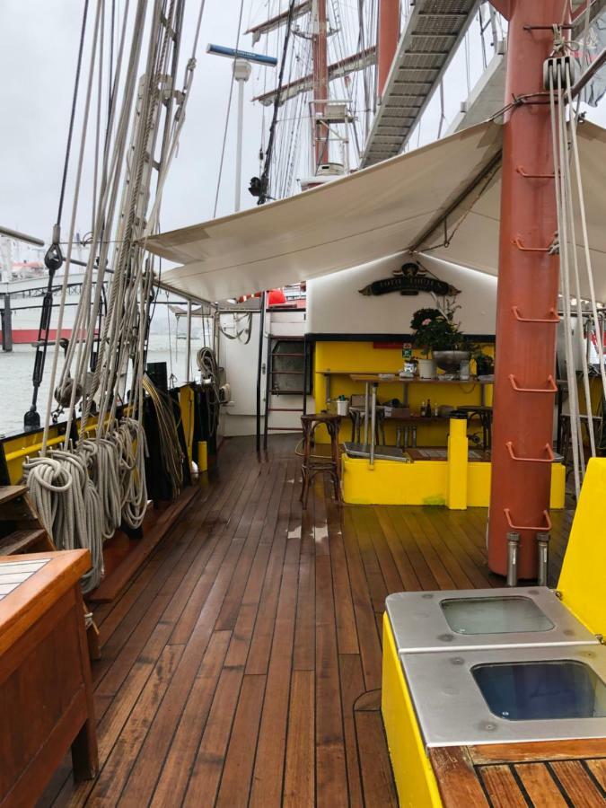 Hotel Segelschiff Loth Lorien Amburgo Esterno foto