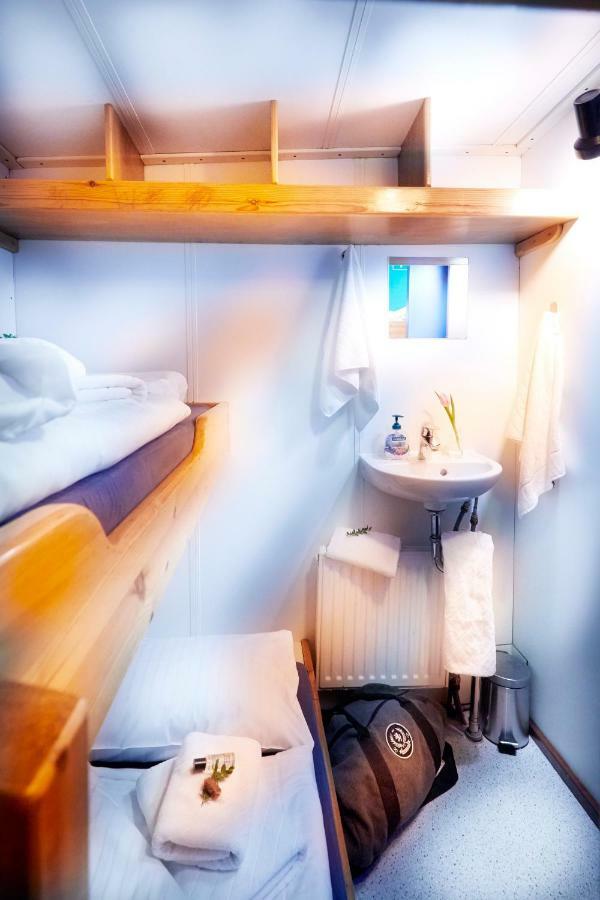 Hotel Segelschiff Loth Lorien Amburgo Esterno foto