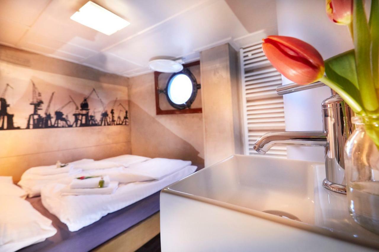 Hotel Segelschiff Loth Lorien Amburgo Esterno foto