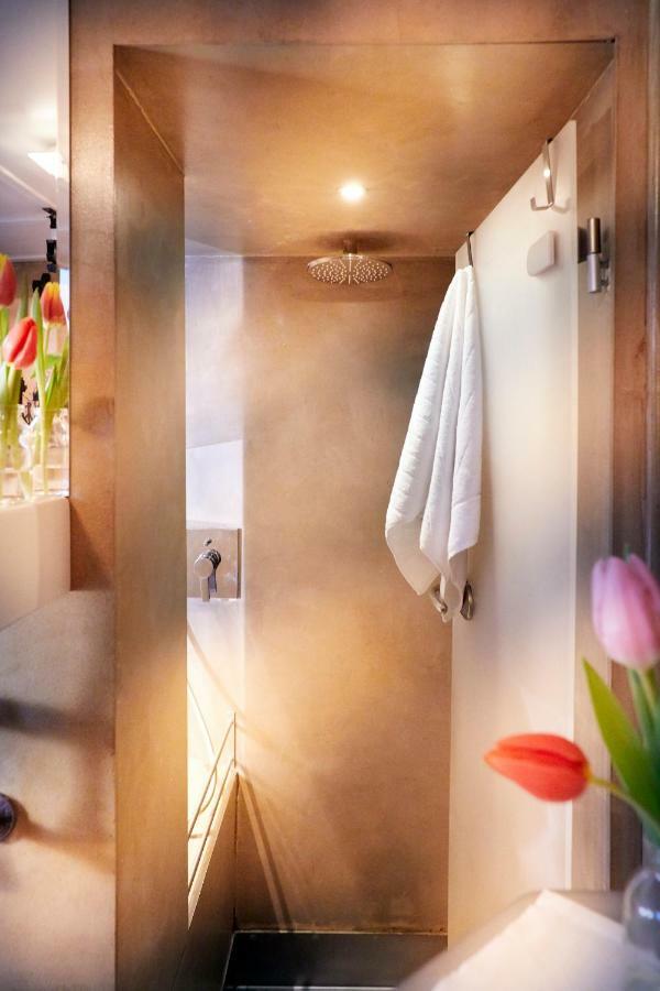 Hotel Segelschiff Loth Lorien Amburgo Esterno foto