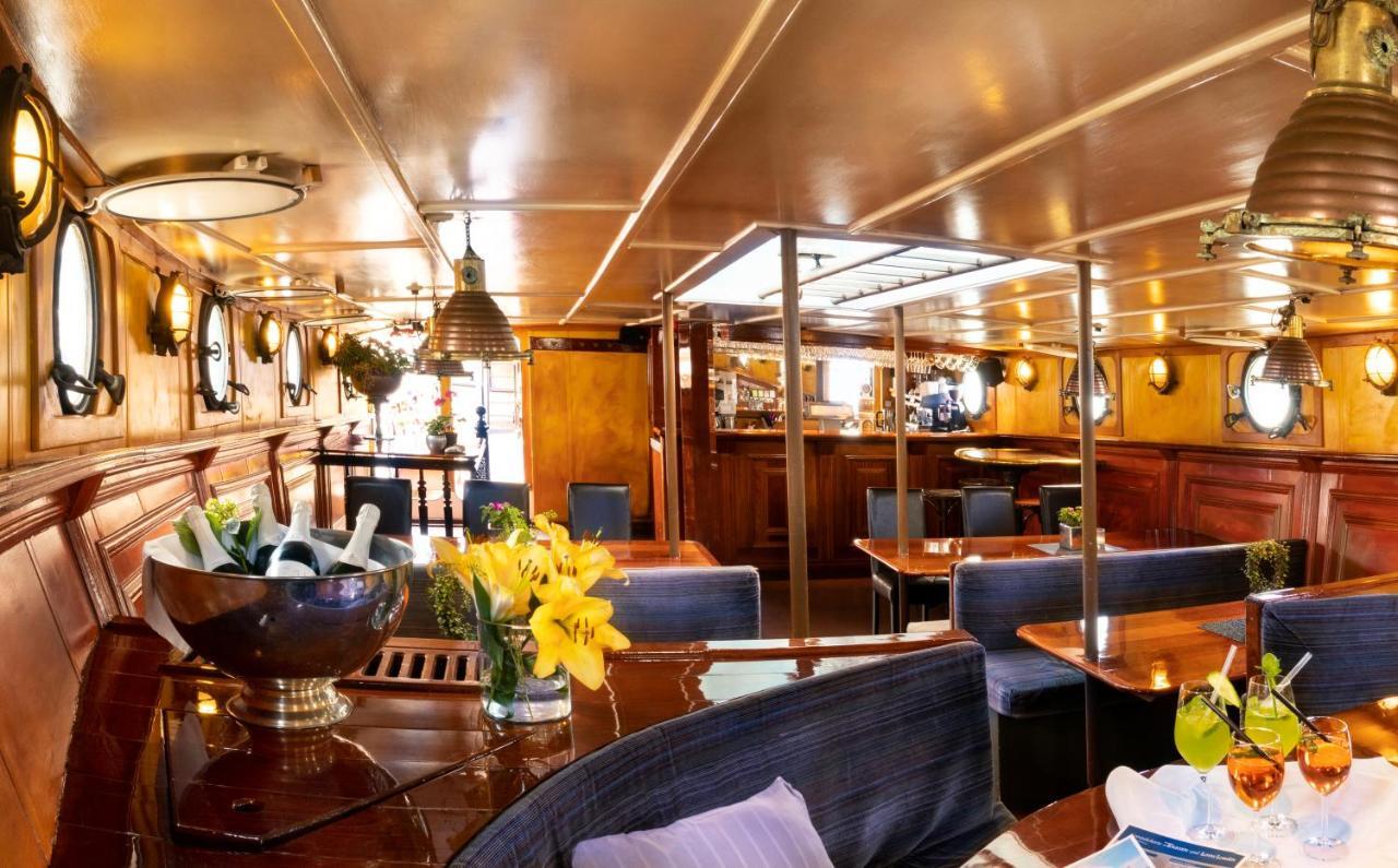 Hotel Segelschiff Loth Lorien Amburgo Esterno foto